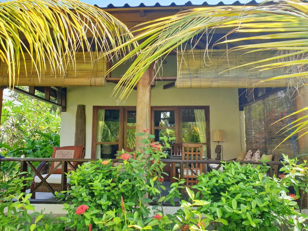 Waiara Village Guesthouse Maumere Bagian luar foto