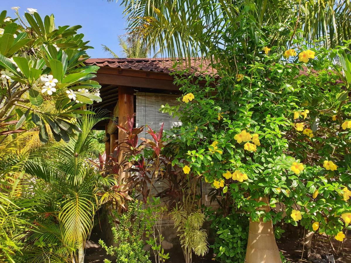 Waiara Village Guesthouse Maumere Bagian luar foto