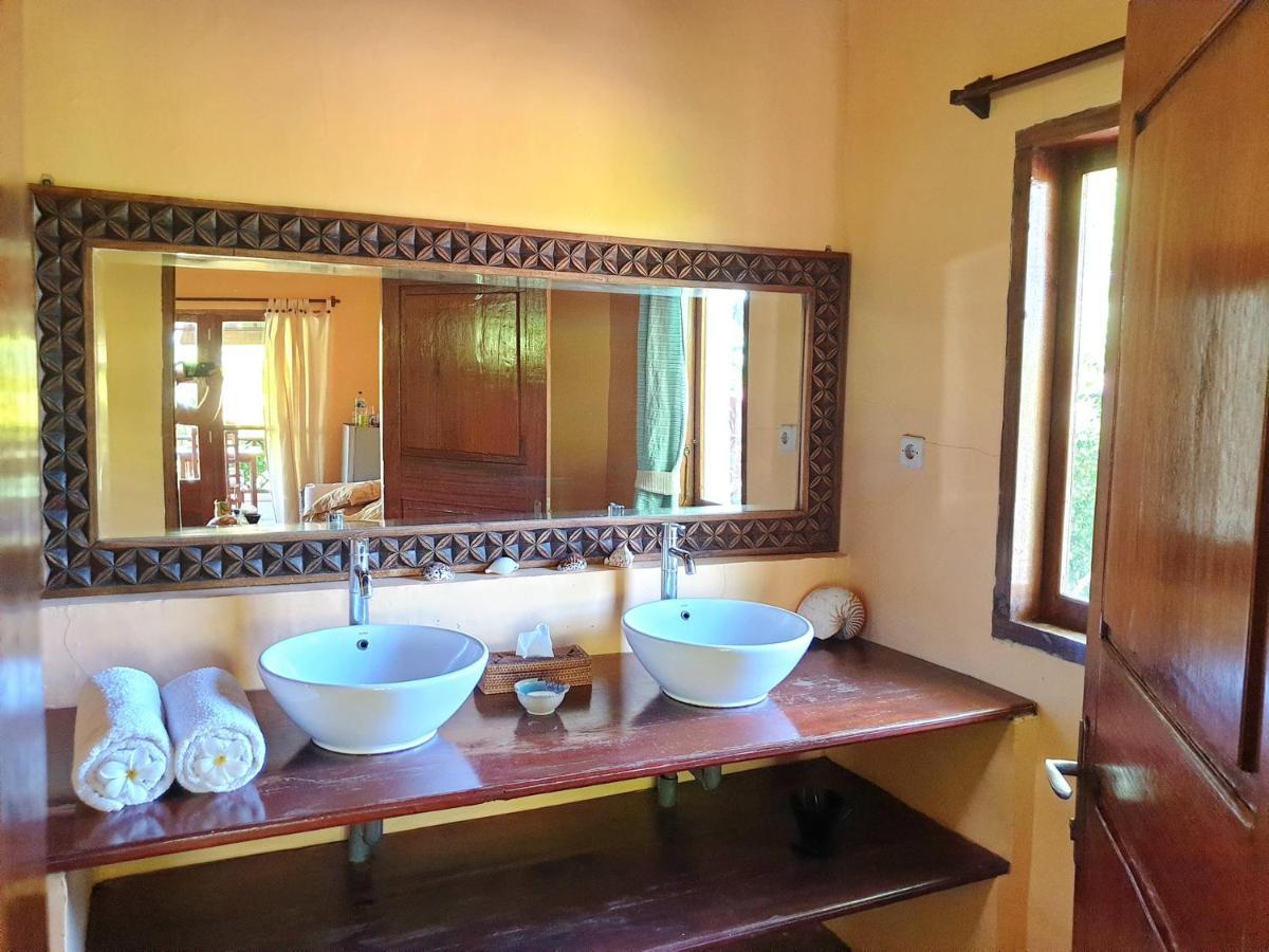 Waiara Village Guesthouse Maumere Bagian luar foto